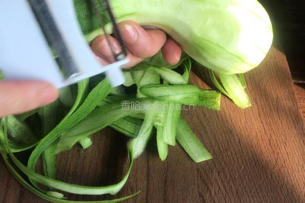 丝瓜小饼的做法图解1