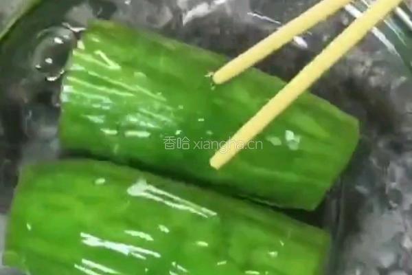 苦瓜酿香蕉的做法图解3