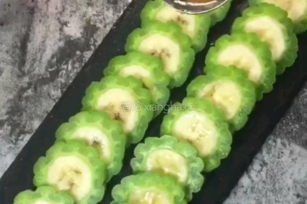 苦瓜酿香蕉的做法图解7