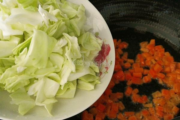 卷心菜炒胡萝卜的做法图解6