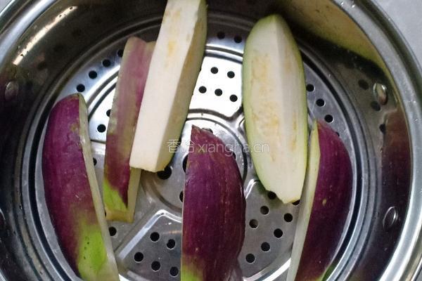 手撕凉拌茄子的做法图解2
