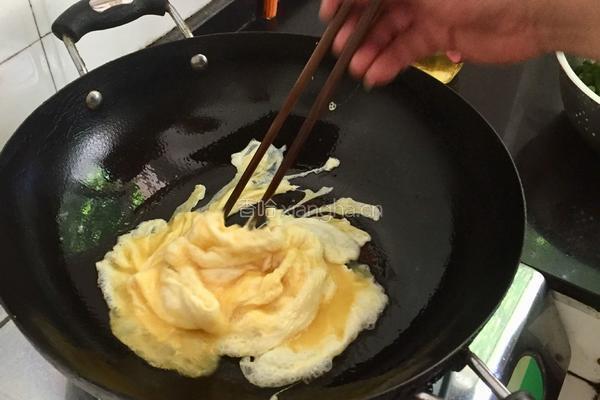 水果黄瓜炒鸡蛋的做法图解7