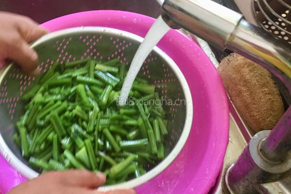 胡芹炒肉丝的做法图解5