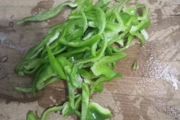 清炒青椒黄豆芽的做法图解3