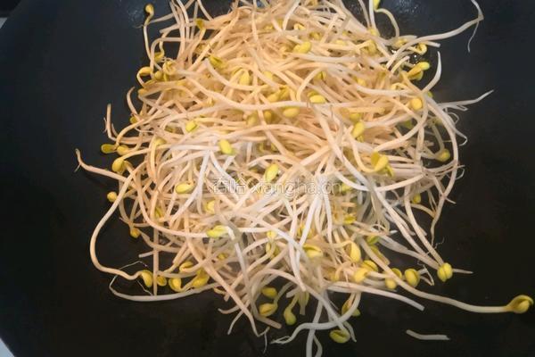 清炒青椒黄豆芽的做法图解5