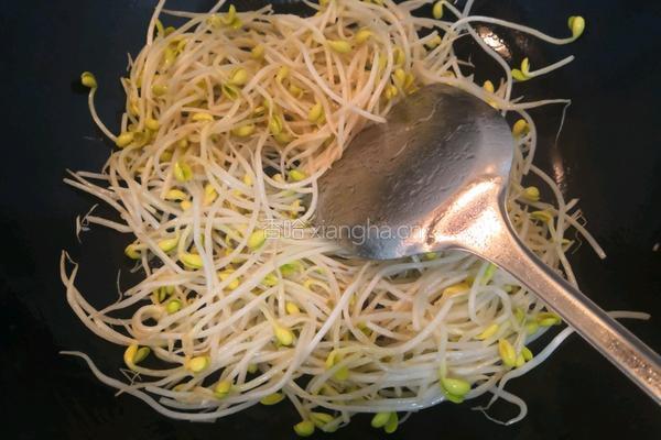 清炒青椒黄豆芽的做法图解6