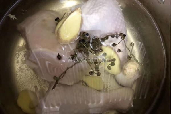 椒麻鸡的做法图解1