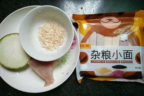 丝瓜肉末虾皮小面的做法图解1