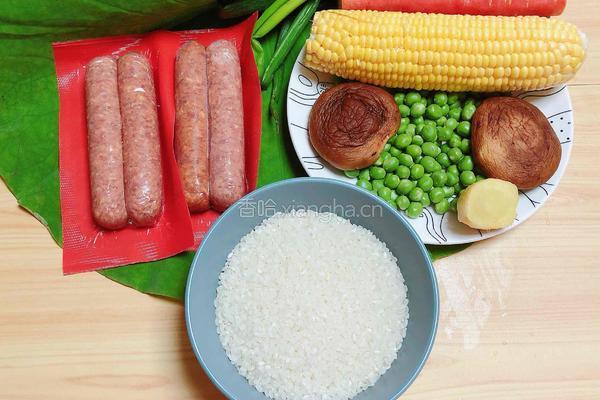 鲜蔬肉肠荷叶蒸饭的做法图解1
