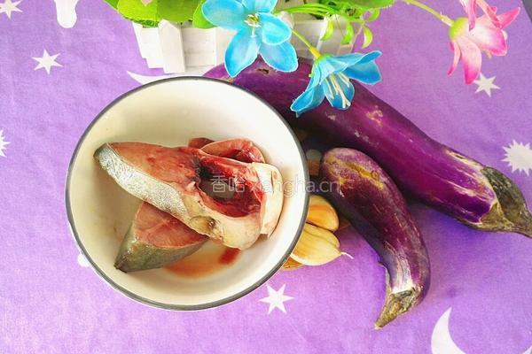 蒸茄子鱼的做法图解1