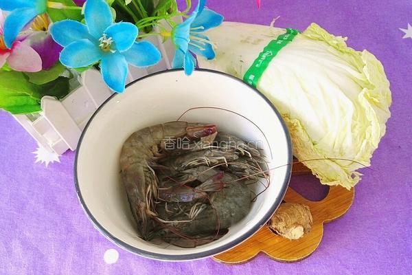白菜鲜虾汤的做法图解1