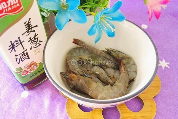 白菜鲜虾汤的做法图解2
