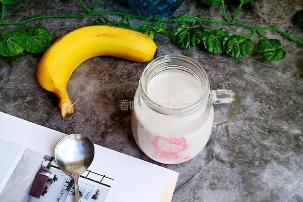 香蕉奶昔的做法图解7