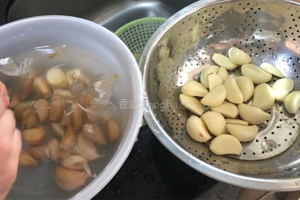 蒜蓉辣椒酱的做法图解1