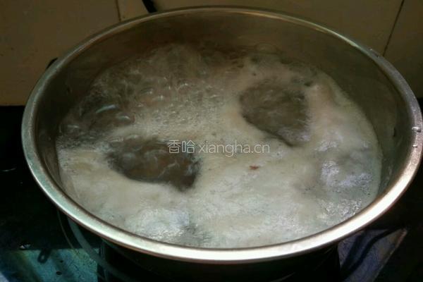 香菇板栗瘦肉汤的做法图解3