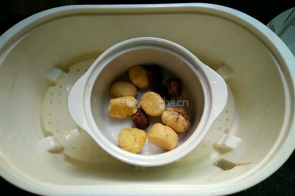 香菇板栗瘦肉汤的做法图解4