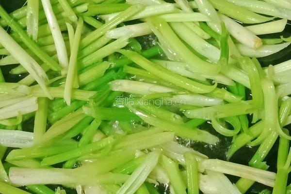 芹菜炒腐竹的做法图解5