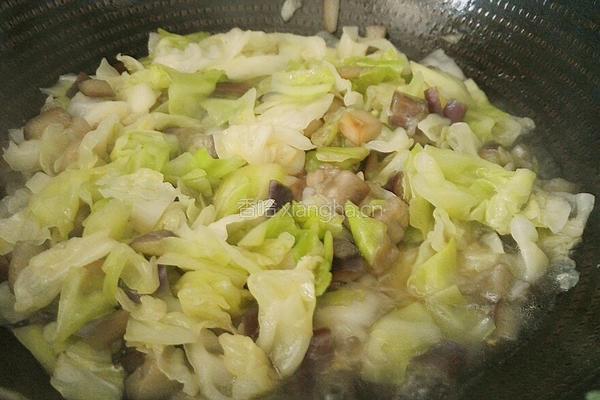 茄子炒卷心菜的做法图解11