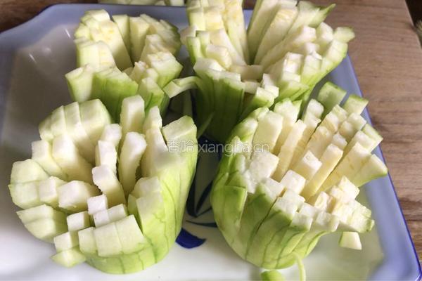蒜蓉蒸丝瓜的做法图解5