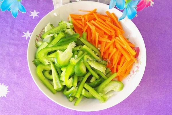 胡萝卜青椒炒肉的做法图解3