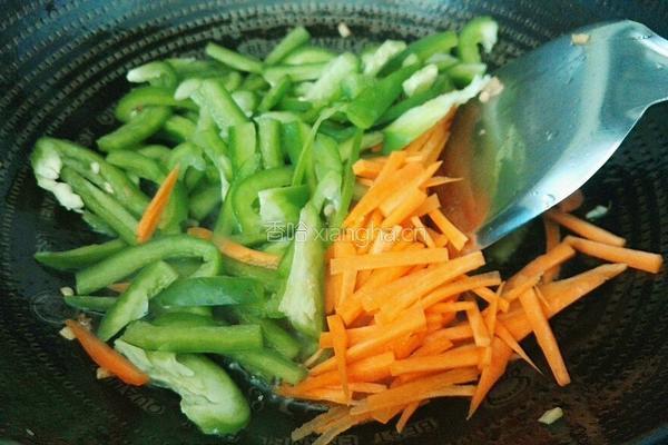 胡萝卜青椒炒肉的做法图解10