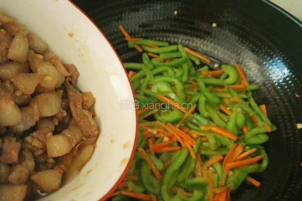胡萝卜青椒炒肉的做法图解12