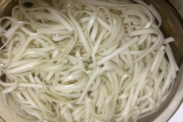 葱香午餐肉炒面的做法图解3