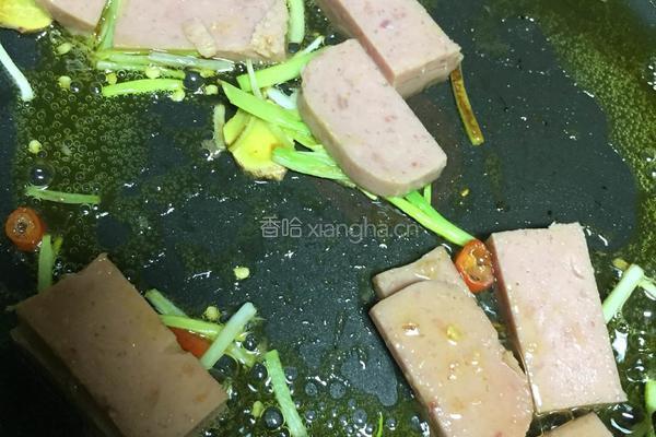 葱香午餐肉炒面的做法图解4