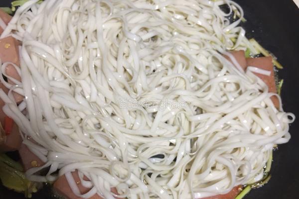 葱香午餐肉炒面的做法图解5