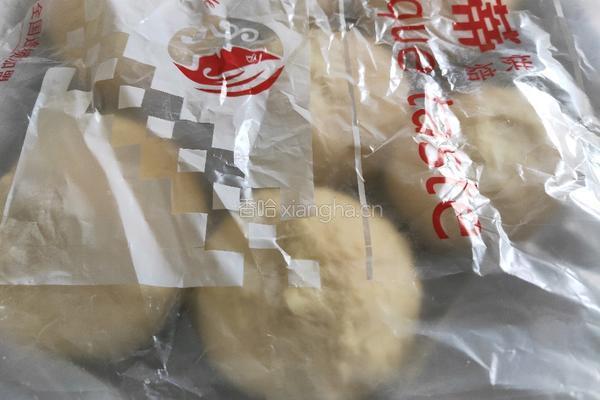 火腿鲜虾披萨的做法图解3