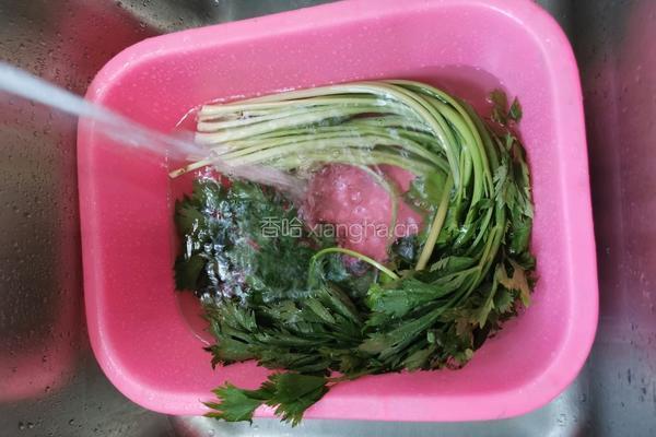 芹菜火腿鸡蛋软烧的做法图解2