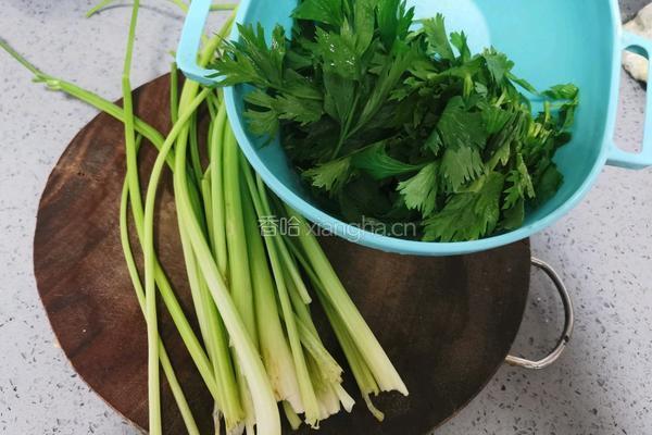 芹菜火腿鸡蛋软烧的做法图解3