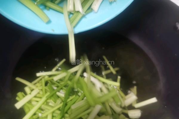 芹菜火腿鸡蛋软烧的做法图解5