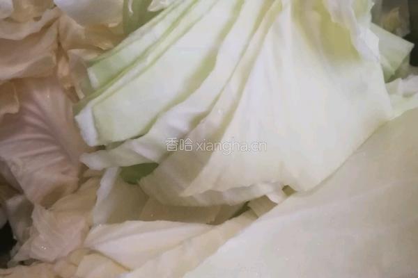 火腿莲白的做法图解2