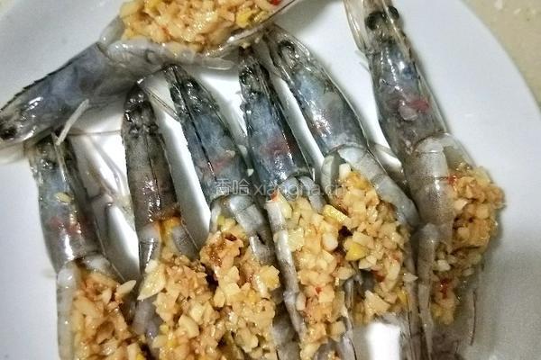 蒜蓉虾的做法图解1