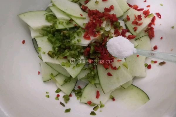 凉拌农家水瓜的做法图解7
