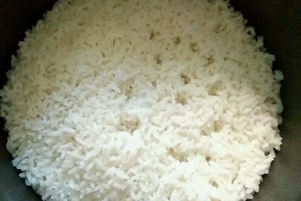 腊肠蛋炒饭的做法图解2