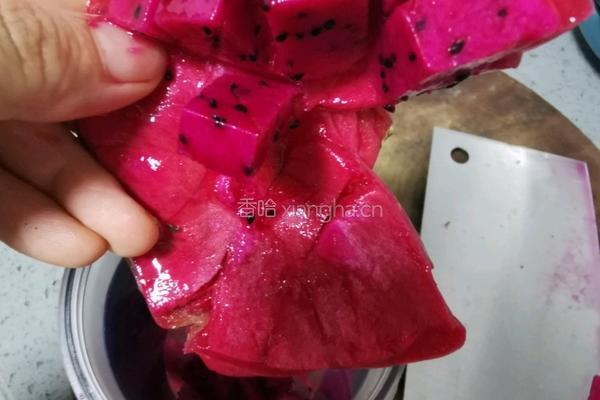 火龙果奶昔的做法图解3