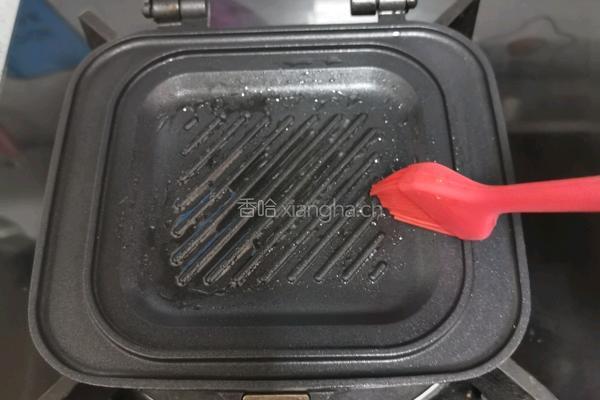 快手三明治的做法图解2
