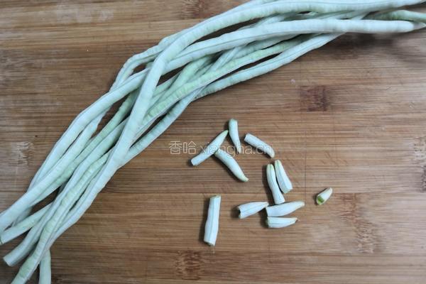 芝麻沙拉酱长豆的做法图解1