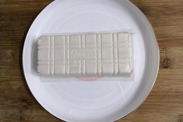 内酯豆腐拌皮蛋的做法图解3