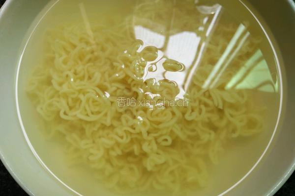 白菜炒芝士拉面的做法图解6