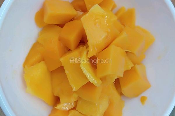 麦片芒果粒酸奶昔的做法图解3