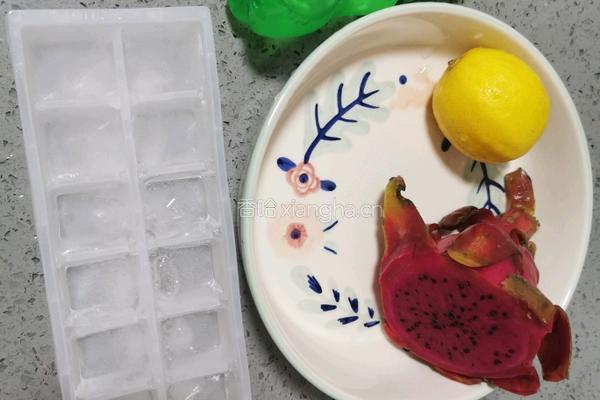 火龙果雪碧冰饮的做法图解1