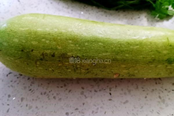 生拌西葫芦的做法图解2