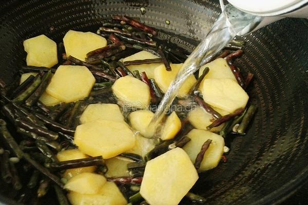 土豆炒红豇豆的做法图解11