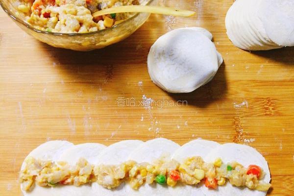 虾滑玫瑰花煎饺的做法图解3