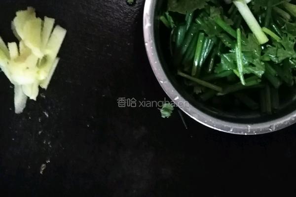 鱼骨番茄汤的做法图解2