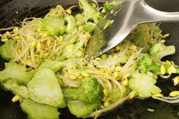 豆芽炒西兰花的做法图解13