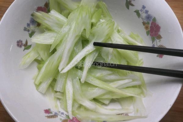 西芹炒瘦肉的做法图解7